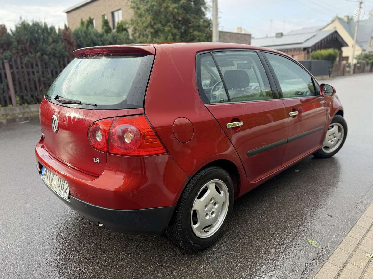 Volkswagen Golf - 5