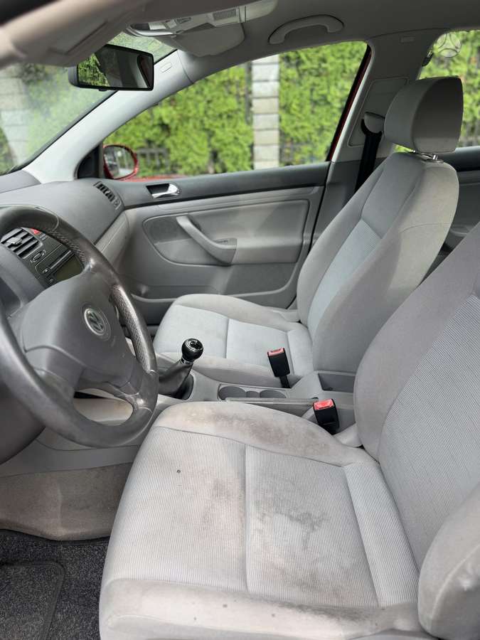 Volkswagen Golf - 11