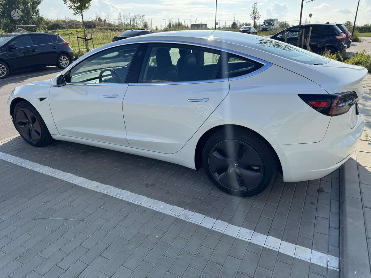Tesla Model 3, 81 kWh, hatchback