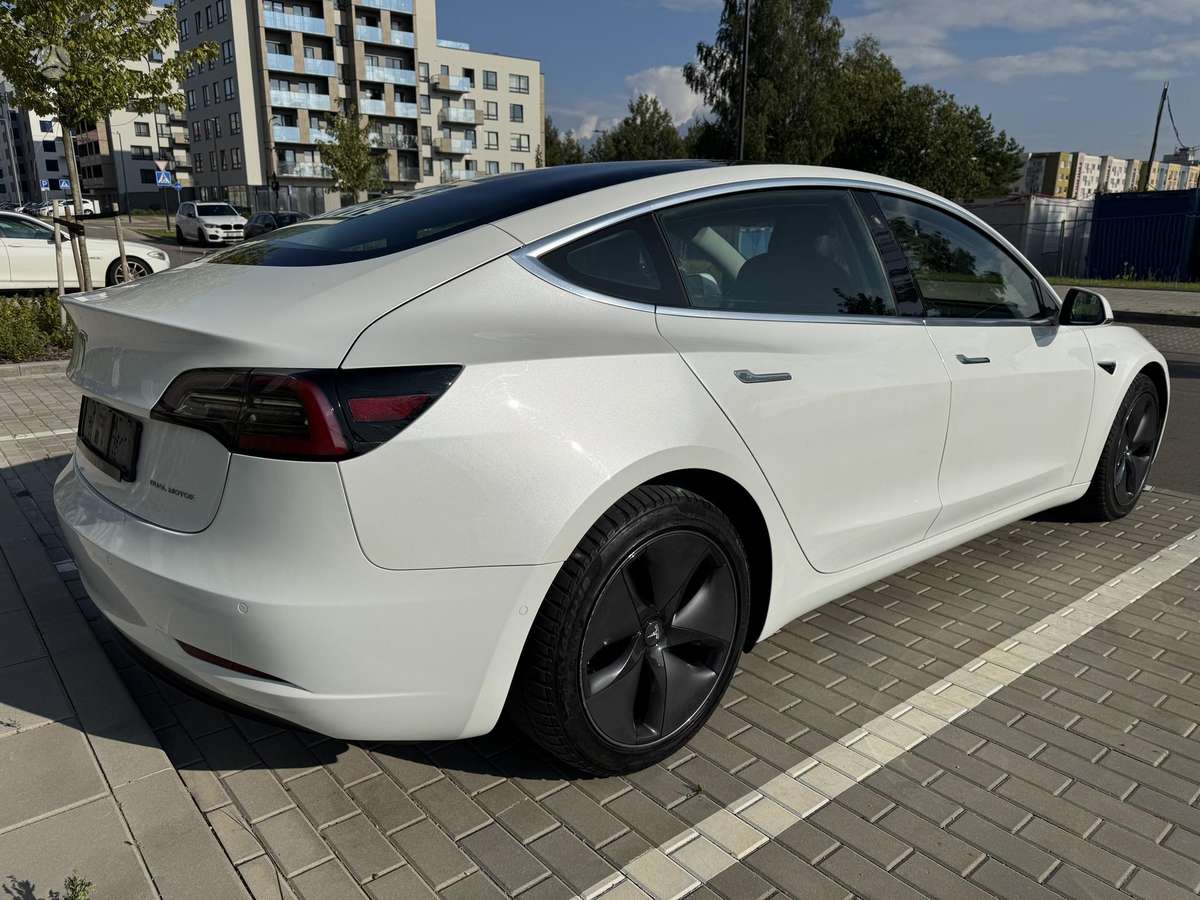 Tesla Model 3, 81 kWh, hatchback