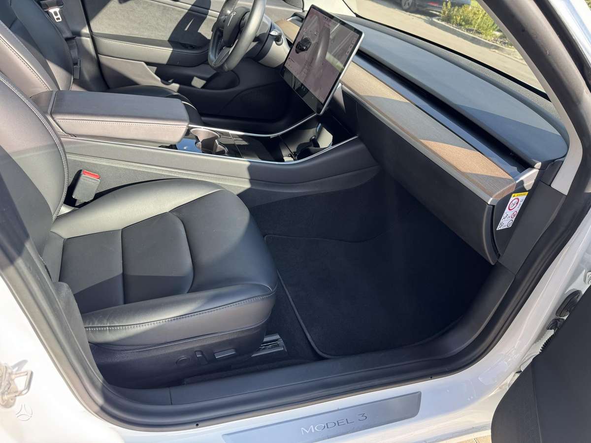 Tesla Model 3, 81 kWh, hatchback