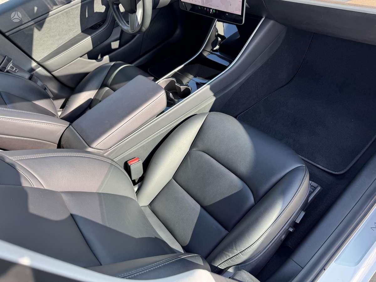 Tesla Model 3, 81 kWh, hatchback