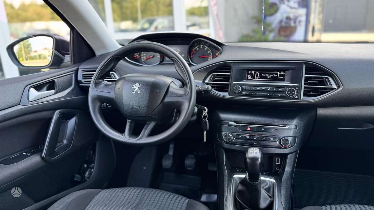 Peugeot 308, 1.2 l., hatchback