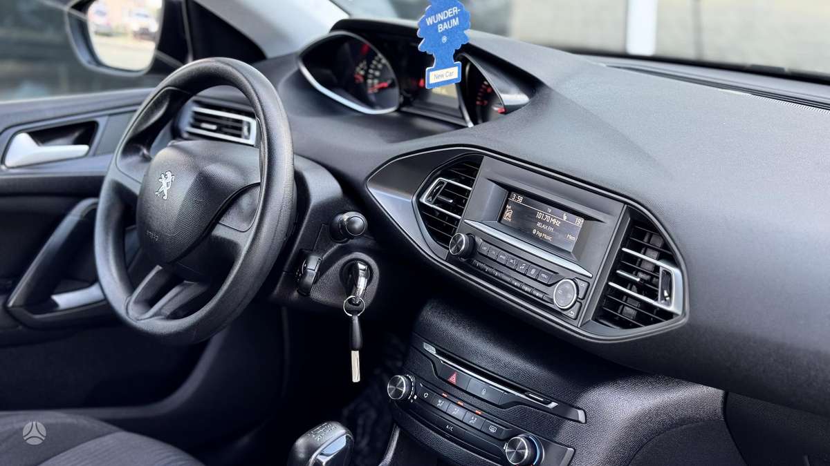 Peugeot 308, 1.2 l., hatchback