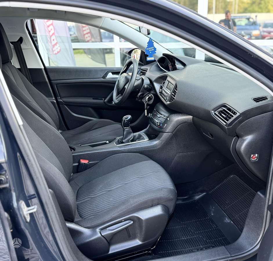 Peugeot 308, 1.2 l., hatchback