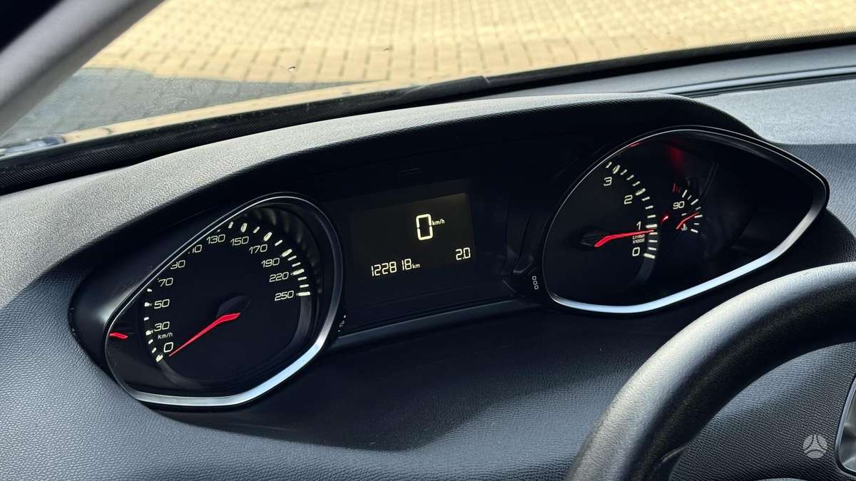 Peugeot 308, 1.2 l., hatchback