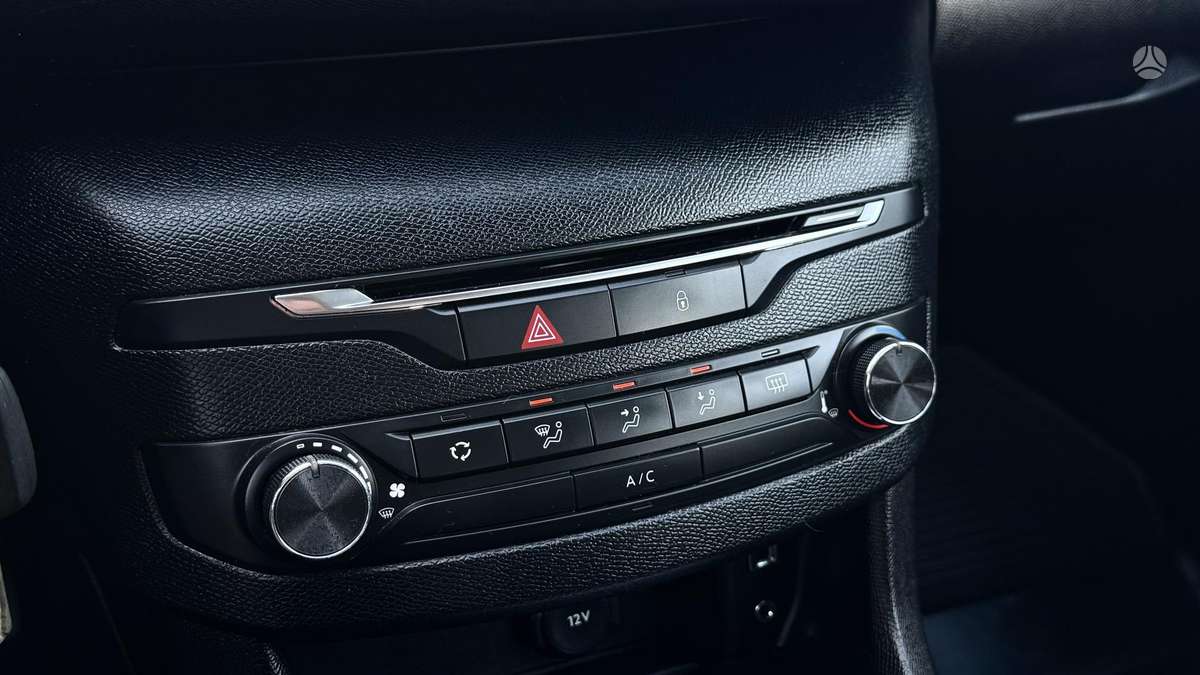 Peugeot 308, 1.2 l., hatchback