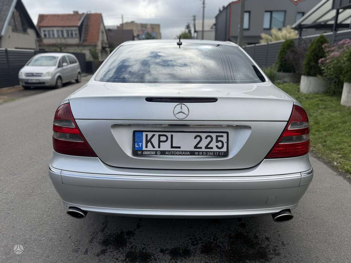 Mercedes-Benz E280, 3.2 l., Седан