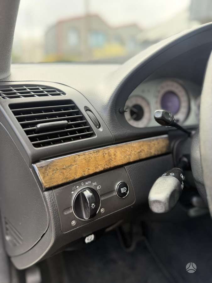 Mercedes-Benz E280, 3.2 l., Седан