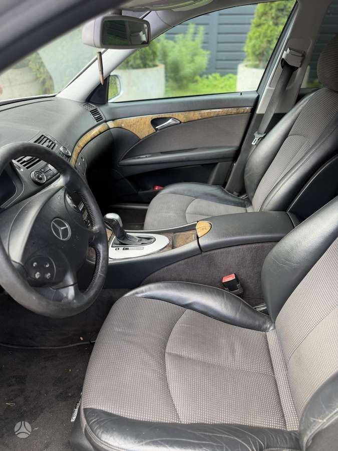 Mercedes-Benz E280, 3.2 l., Седан
