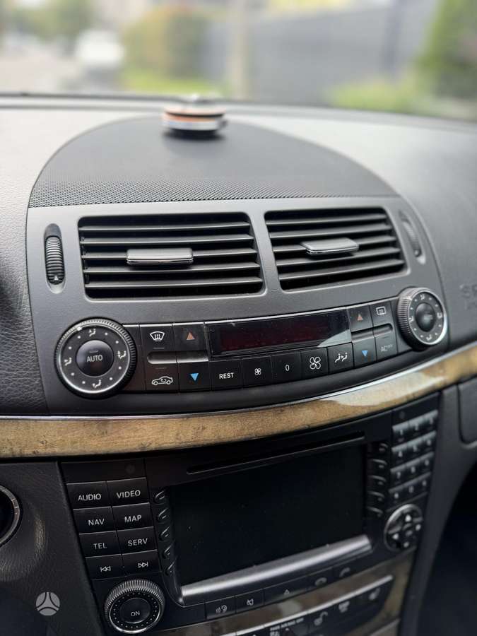 Mercedes-Benz E280, 3.2 l., Седан