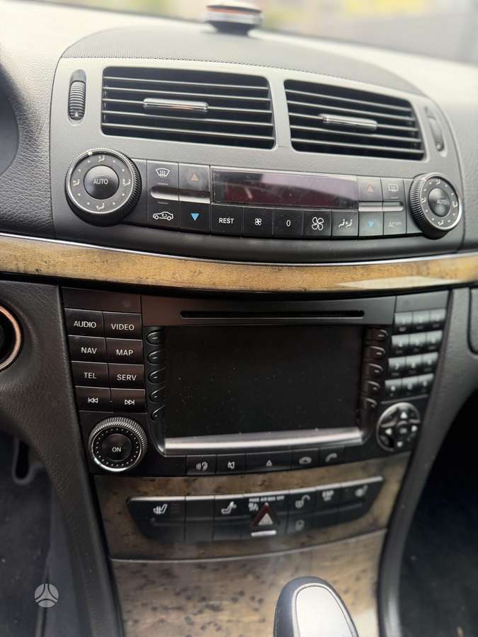 Mercedes-Benz E280, 3.2 l., Седан