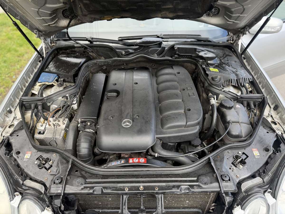 Mercedes-Benz E280, 3.2 l., Седан