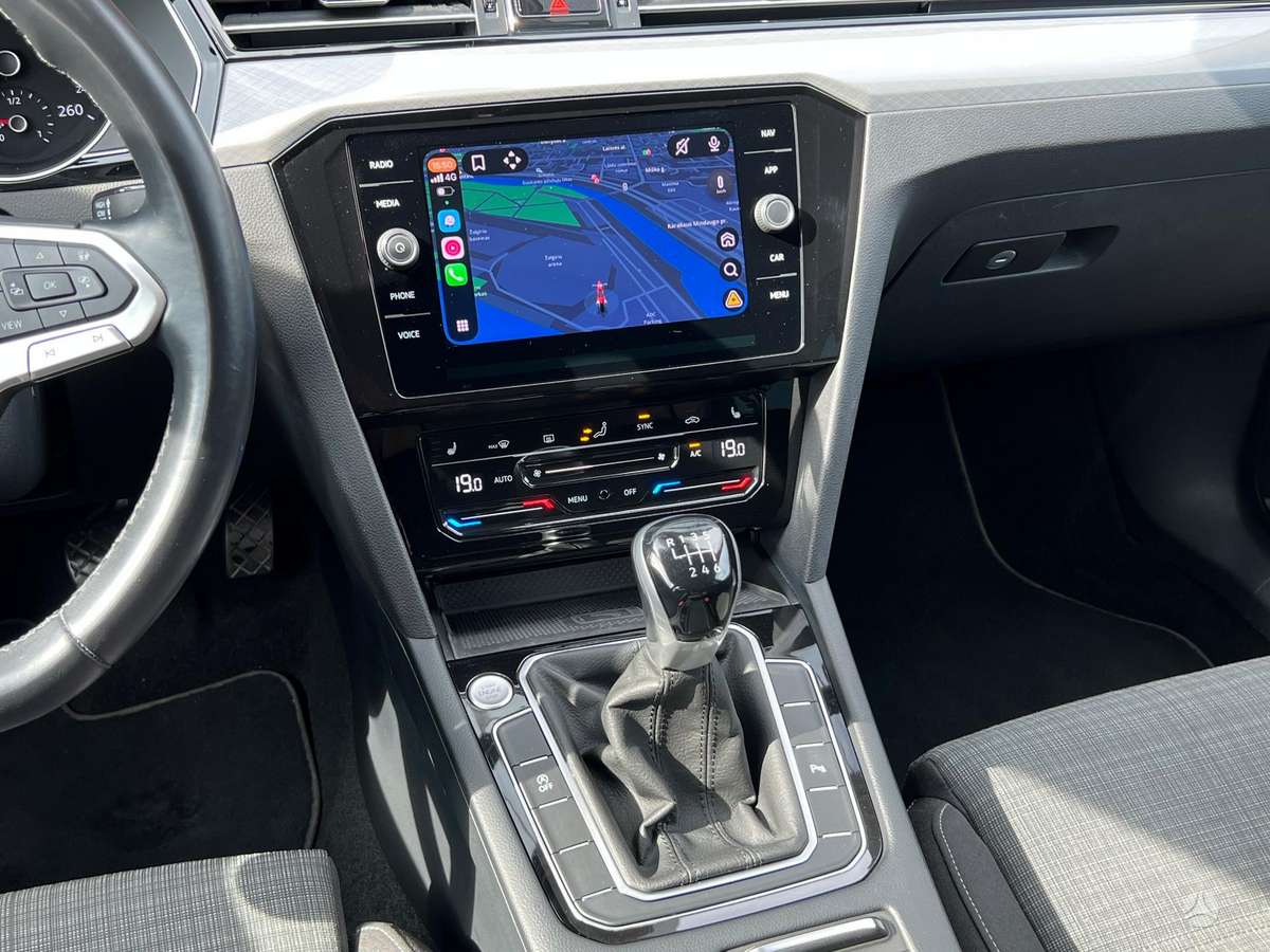 Volkswagen Passat - 11