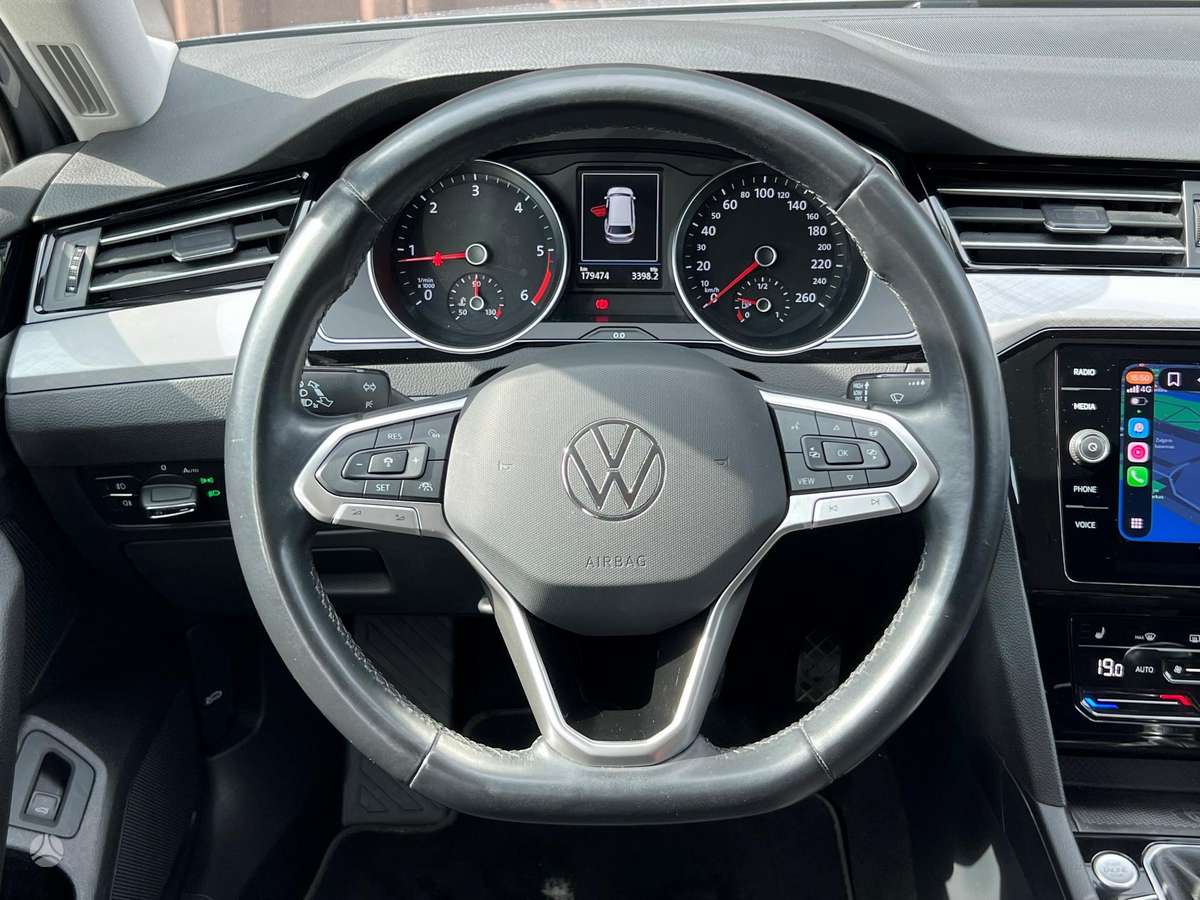 Volkswagen Passat - 10