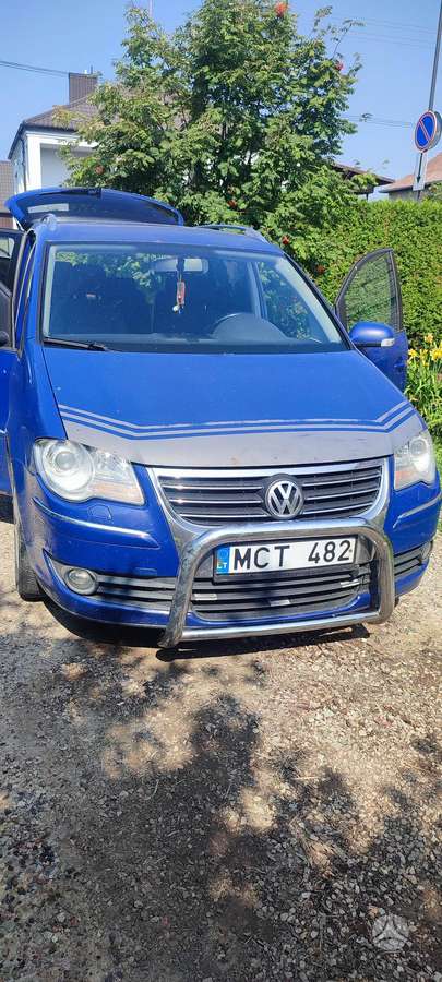 Volkswagen Touran - 1