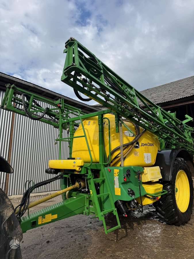 John Deere 740, purkštuvai