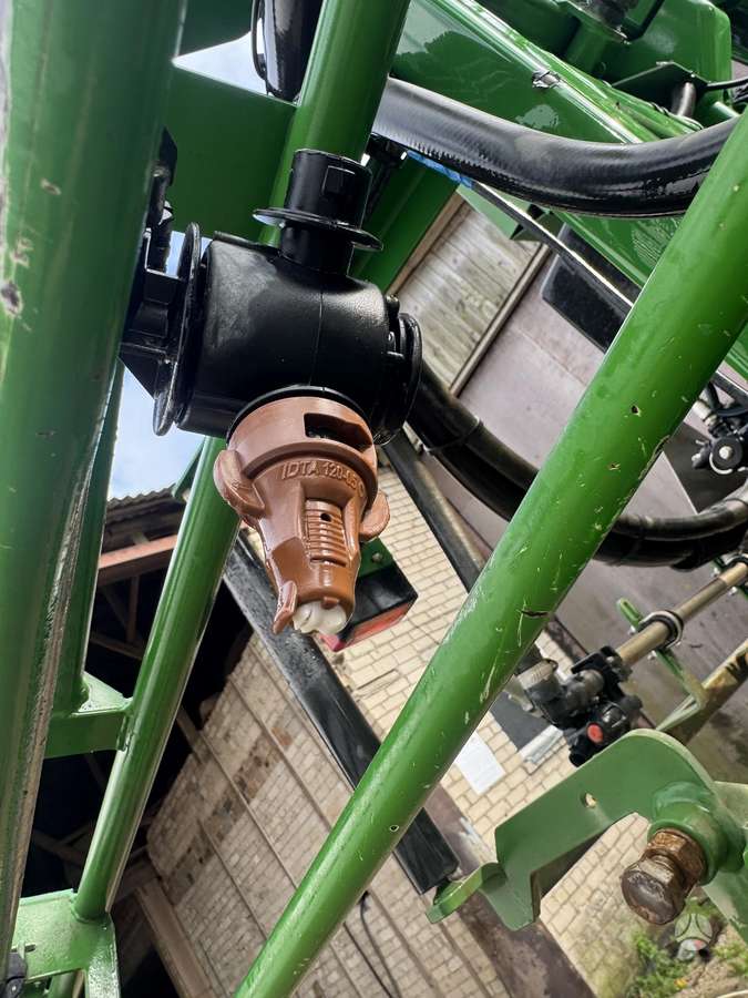 John Deere 740, purkštuvai