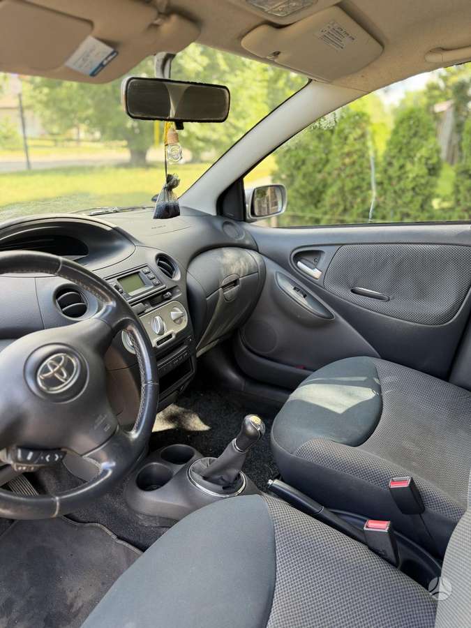 Toyota Yaris - 10