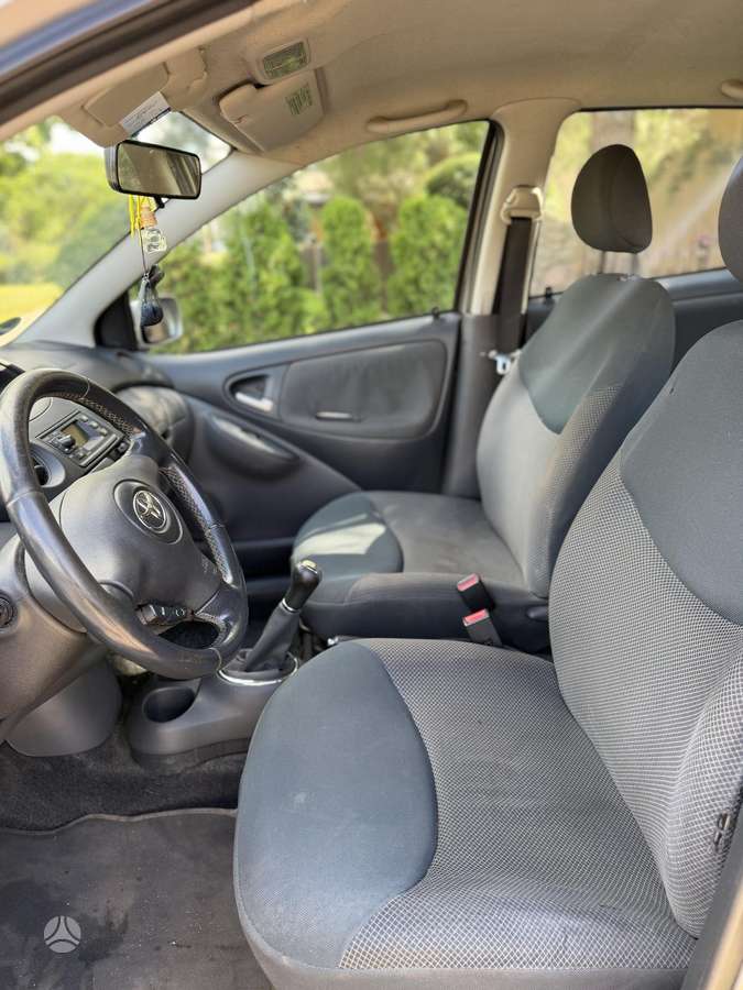 Toyota Yaris - 11