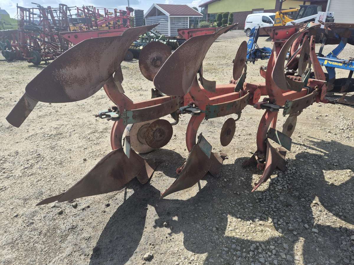 Kverneland 3X3 E-120, ploughs