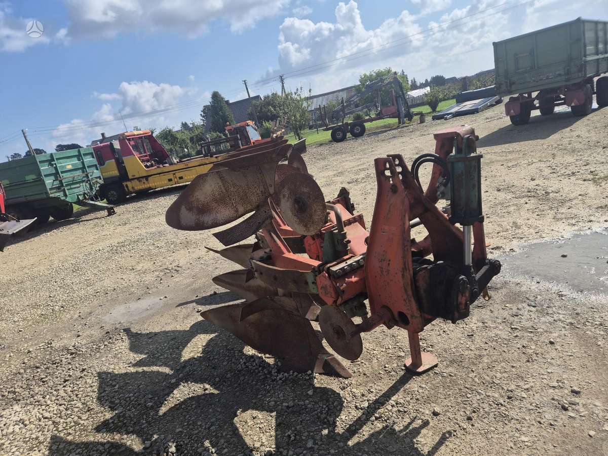 Kverneland 3X3 E-120, ploughs