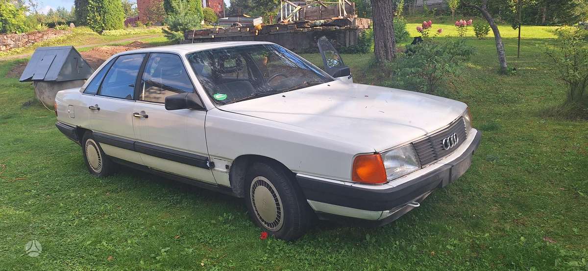 Audi 100, 1.8 l., Седан