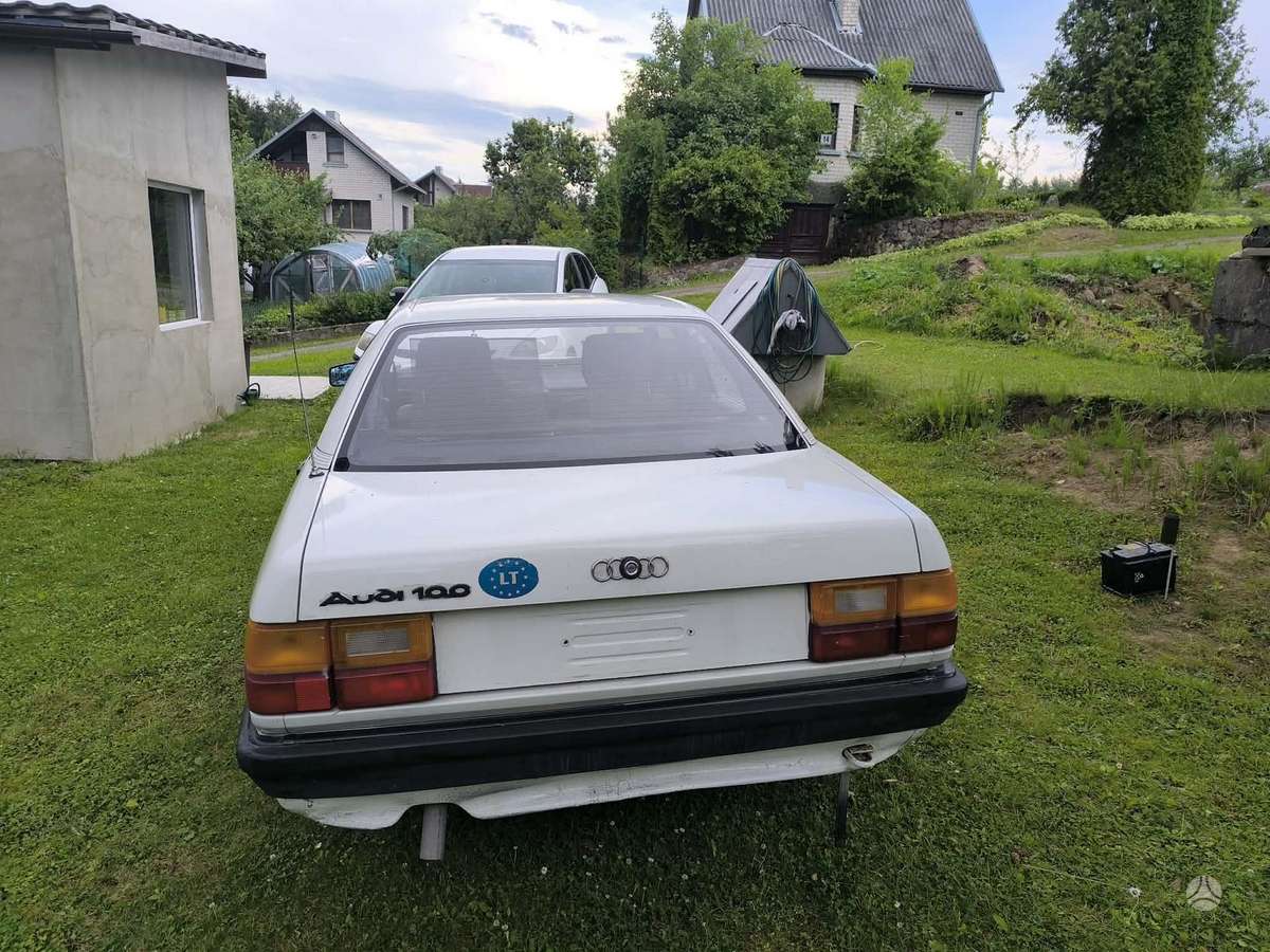 Audi 100, 1.8 l., Седан