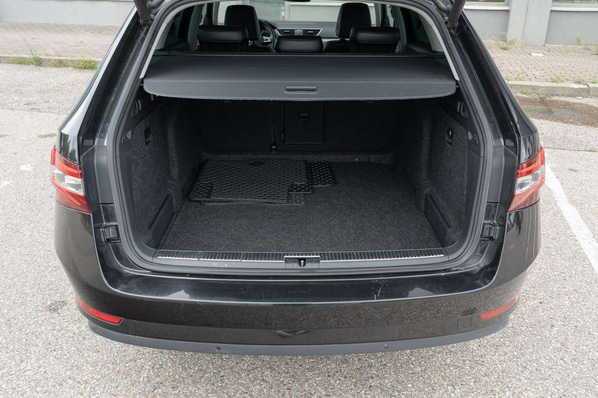 Skoda Superb, 1.8 l., wagon