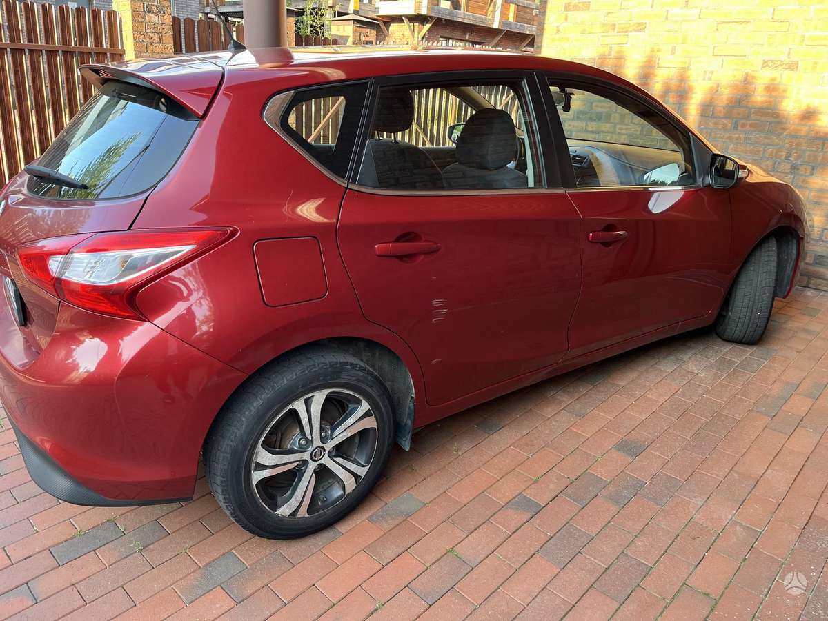 Nissan Pulsar, 1.2 l., hatchback