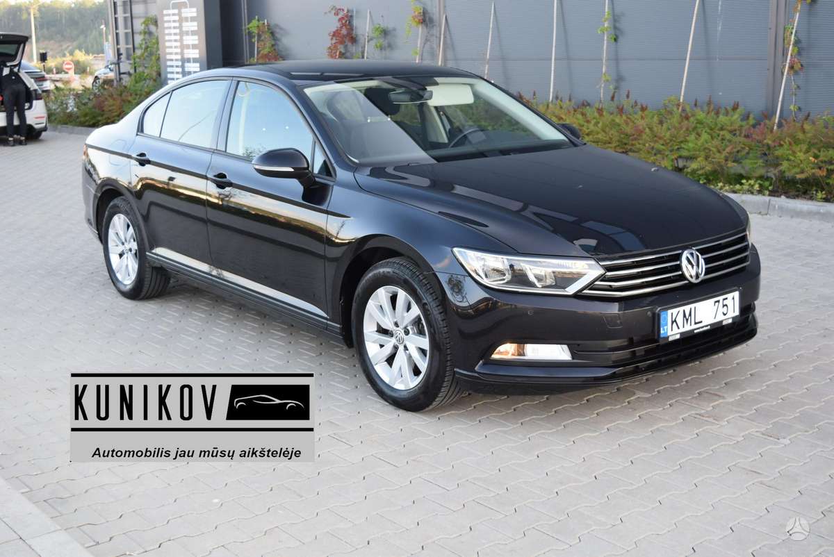 Volkswagen Passat - 1