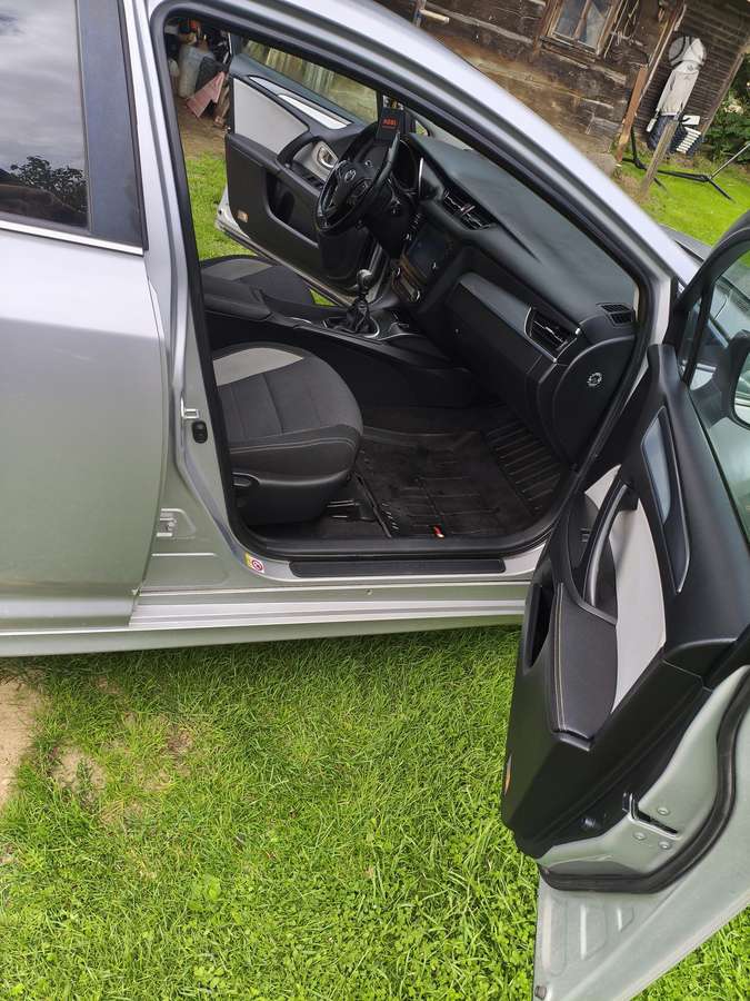 Toyota Avensis - 8