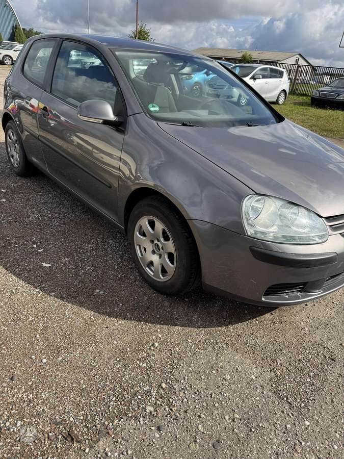 Volkswagen Golf - 1
