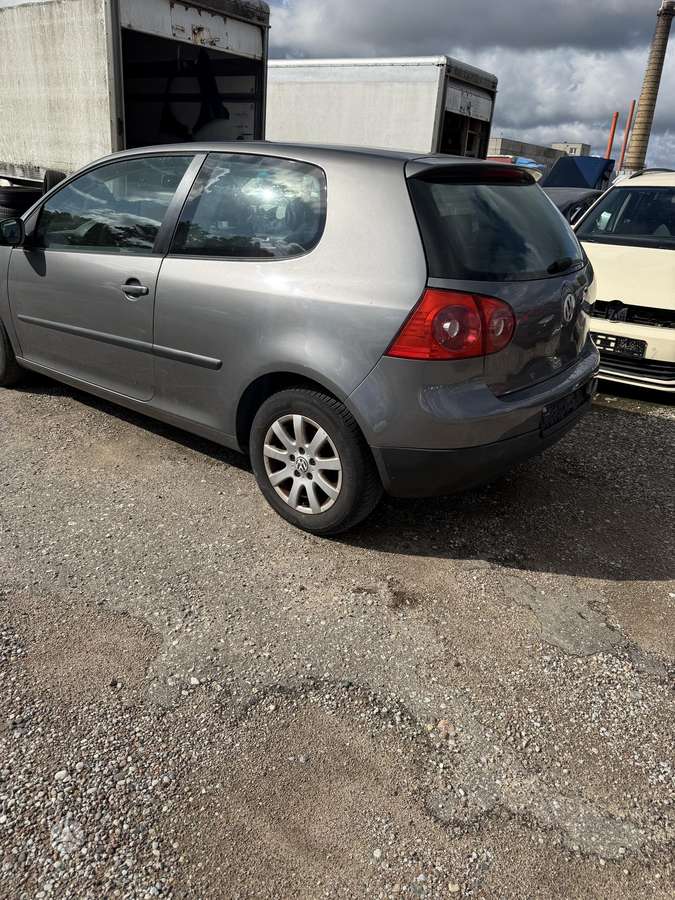 Volkswagen Golf - 5