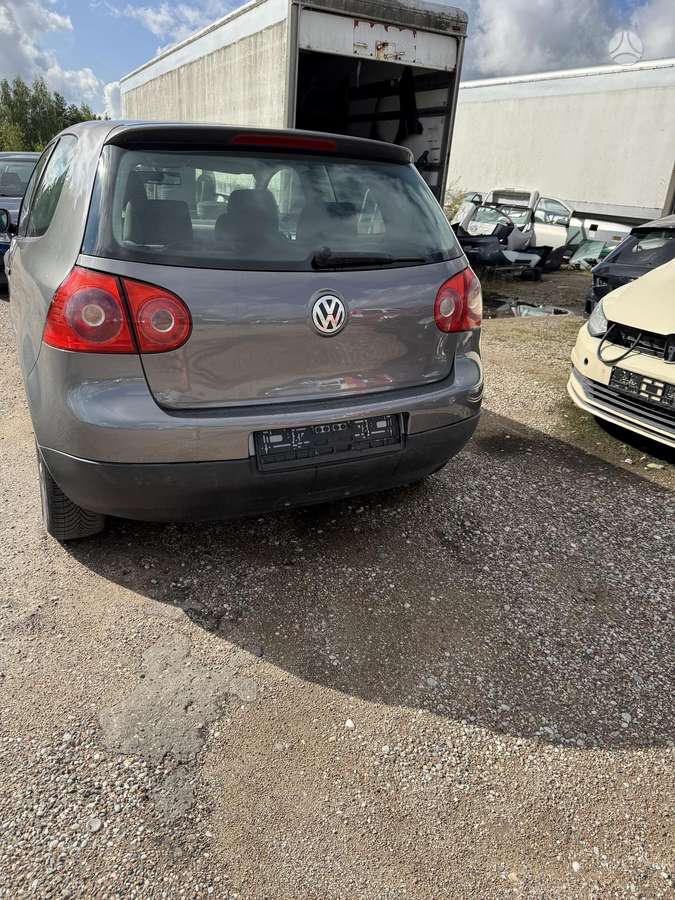 Volkswagen Golf - 6