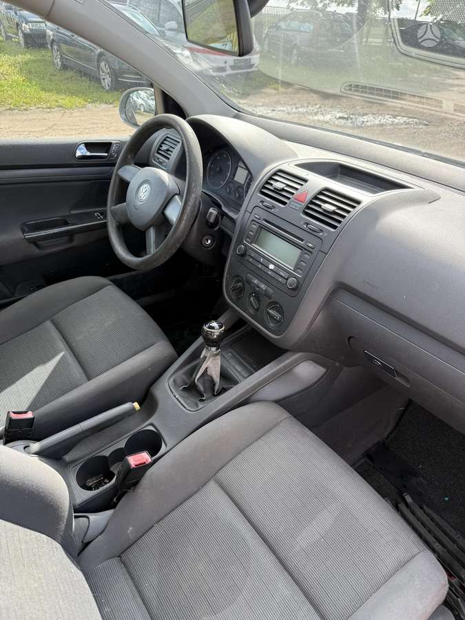 Volkswagen Golf - 8