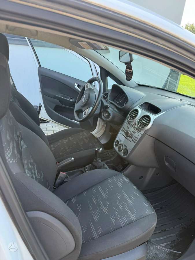 Opel Corsa, 1.2 l., Хэтчбек