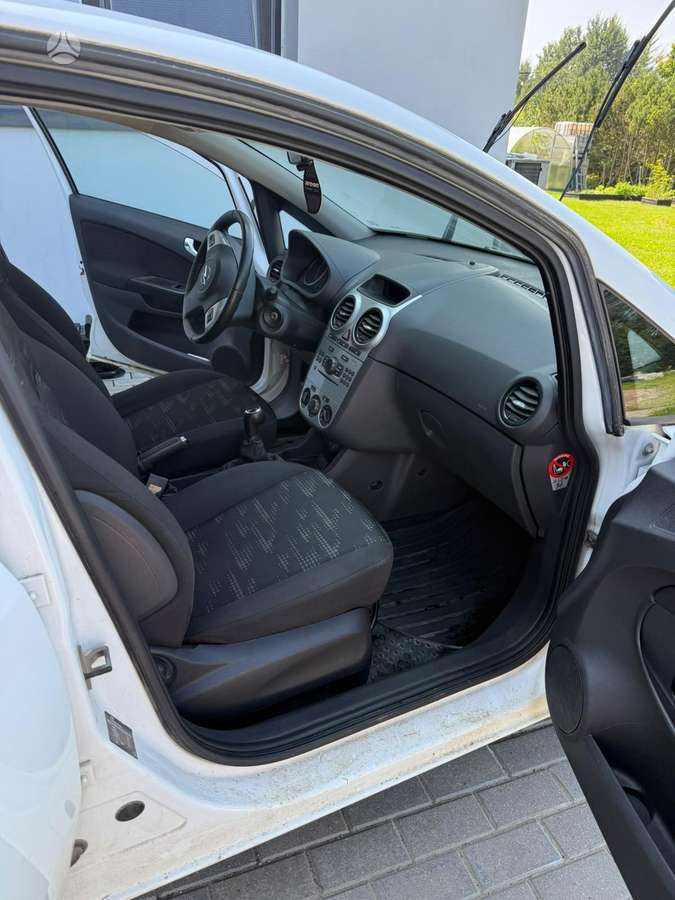 Opel Corsa, 1.2 l., Хэтчбек
