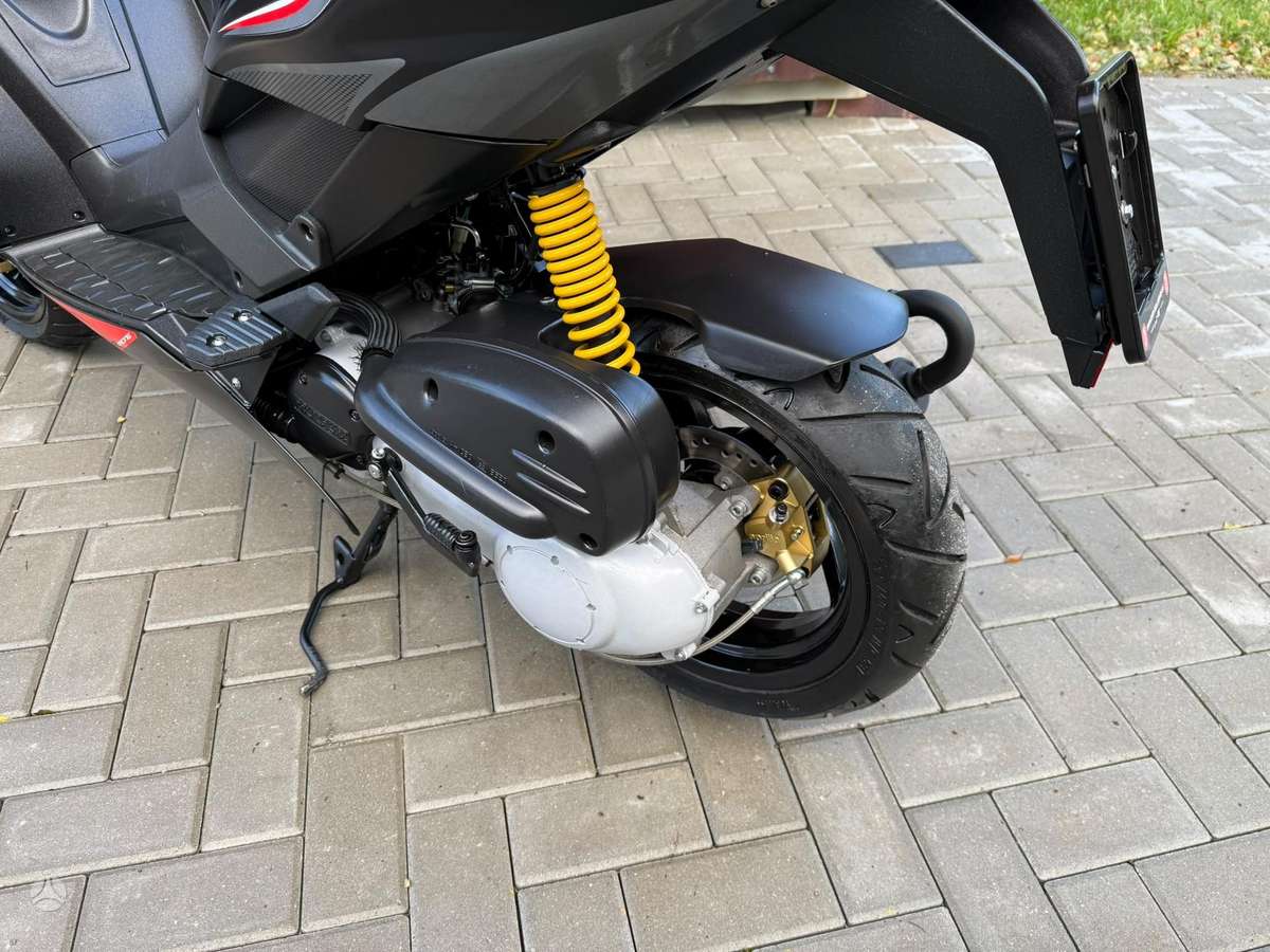 Aprilia SR 49cc, scooters / mopeds