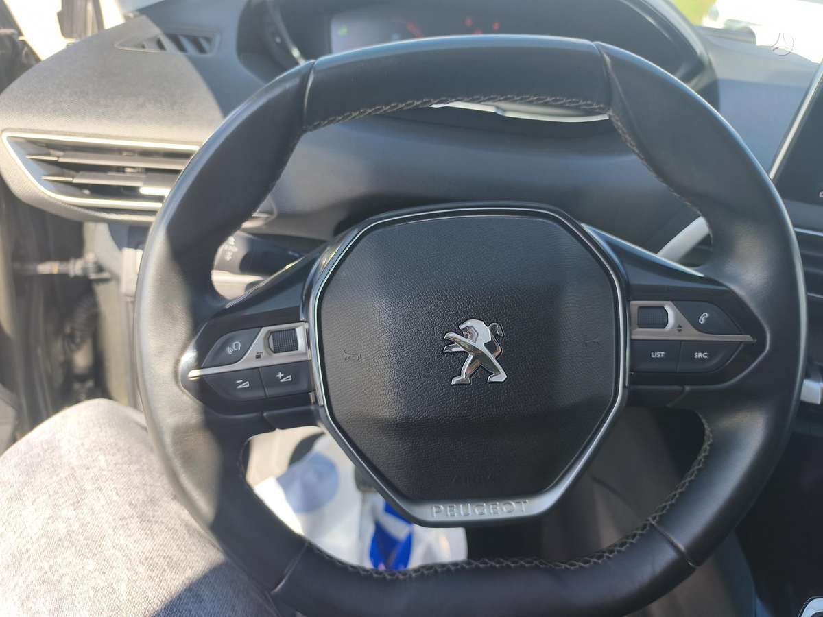 Peugeot 5008 - 8