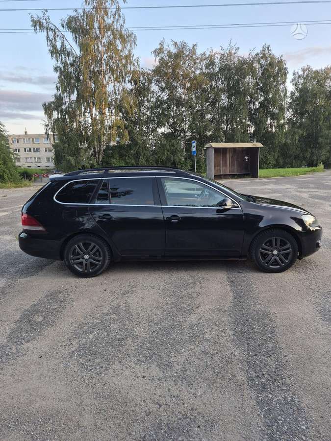 Volkswagen Golf - 1