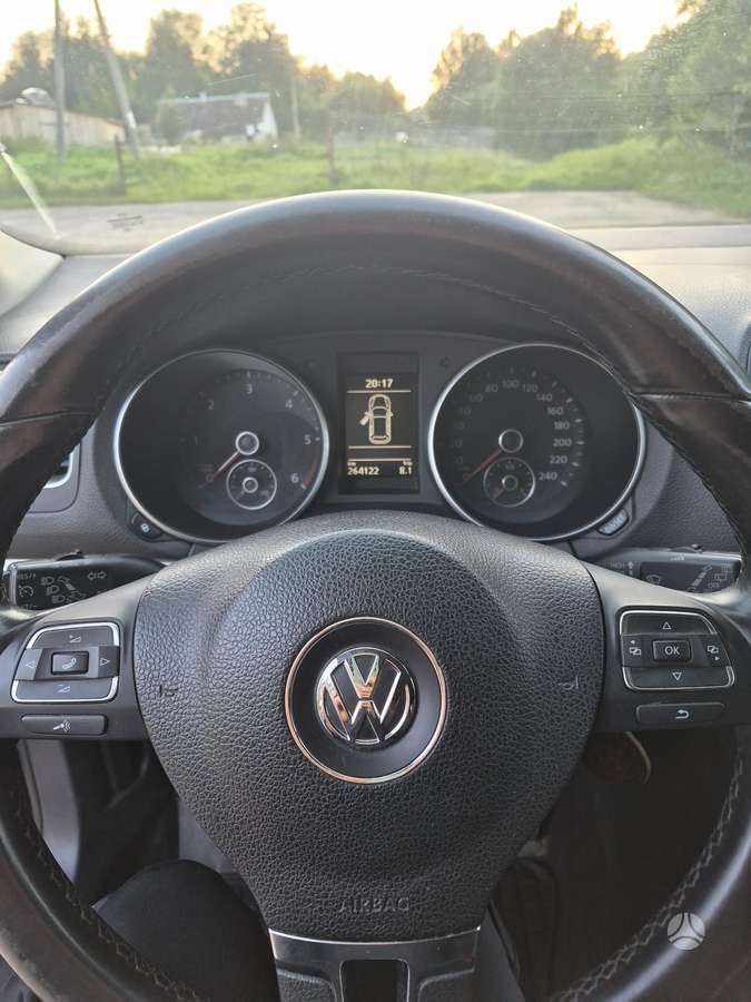 Volkswagen Golf - 6
