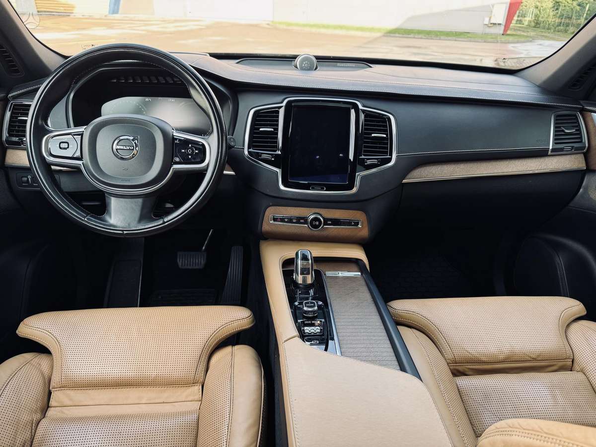 Volvo XC90 - 11