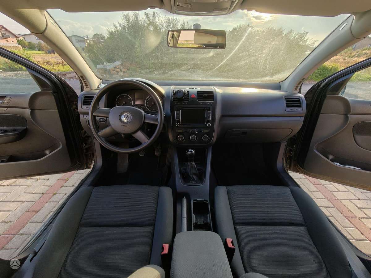 Volkswagen Golf - 6