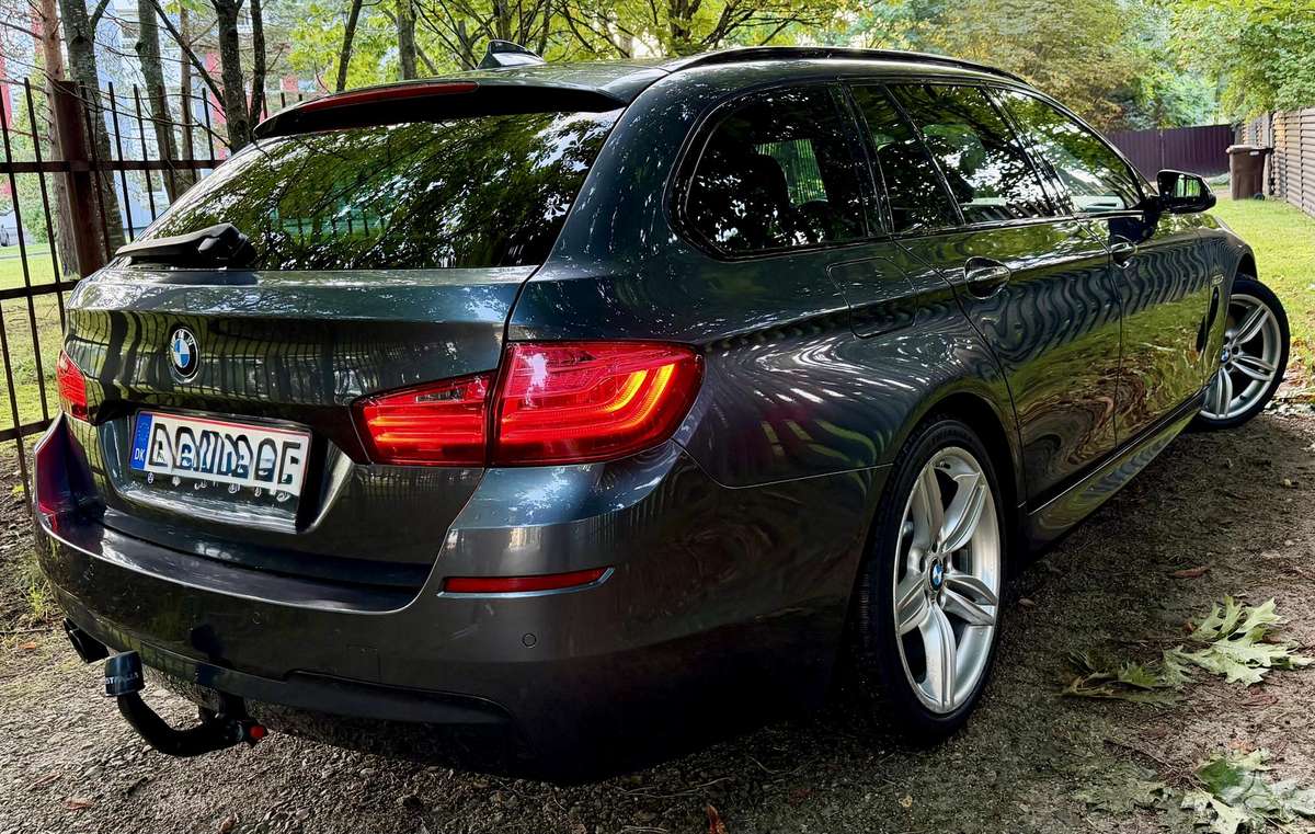 BMW 530, universalas