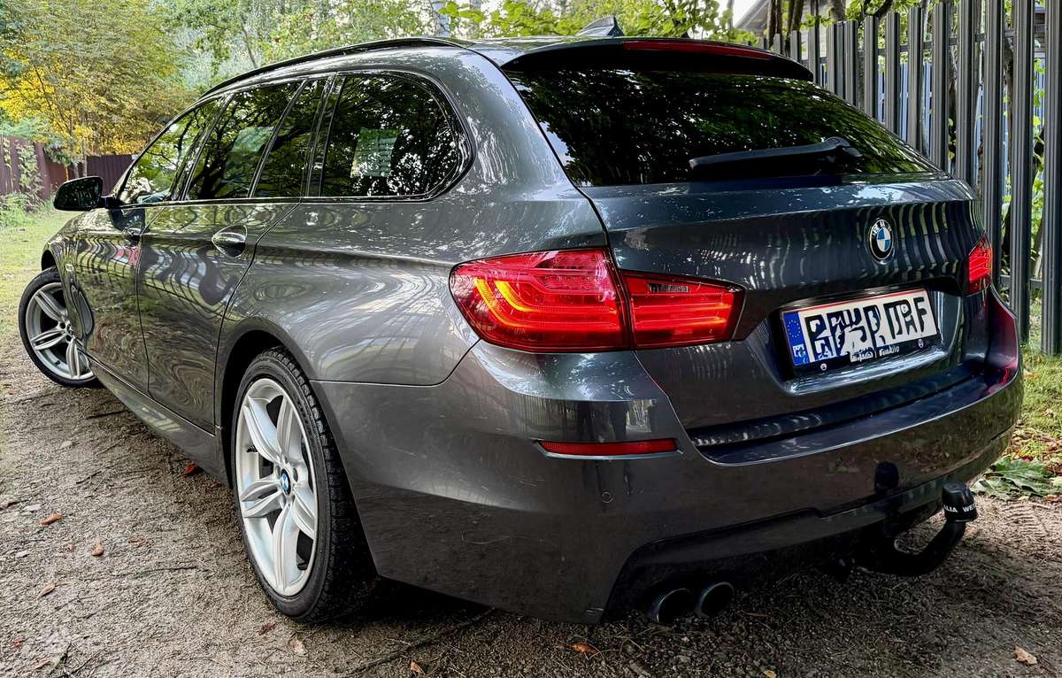 BMW 530, universalas