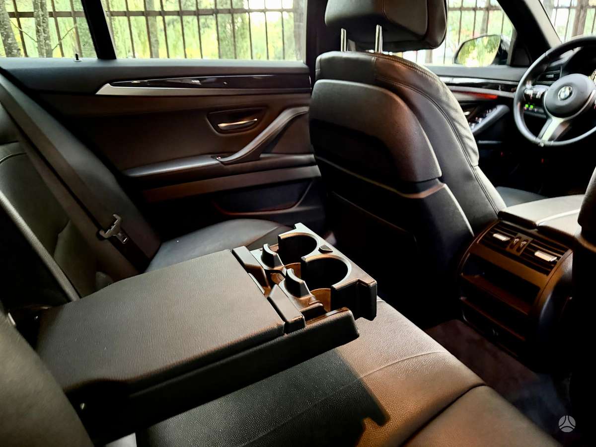 BMW 530, universalas