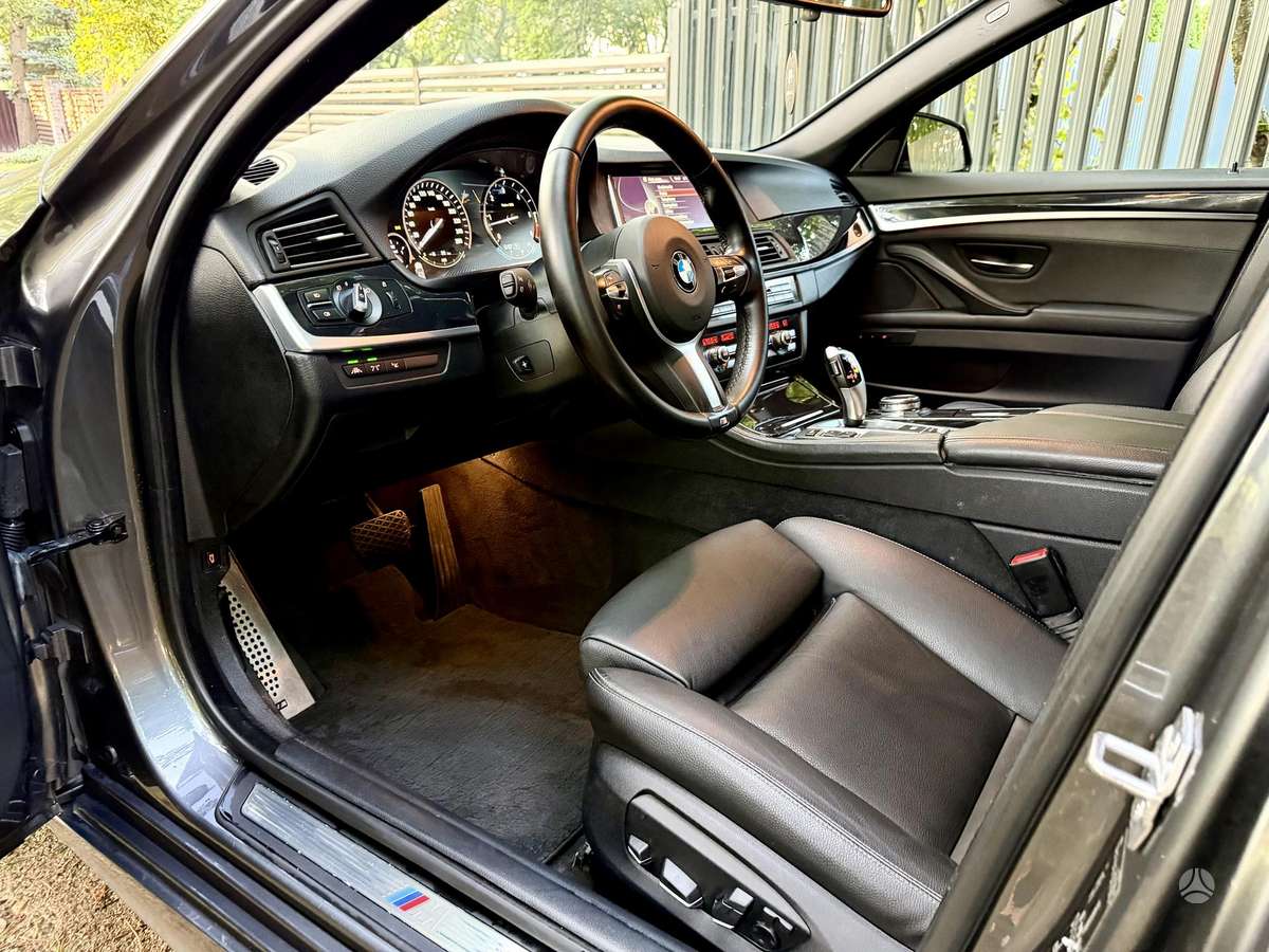 BMW 530, universalas