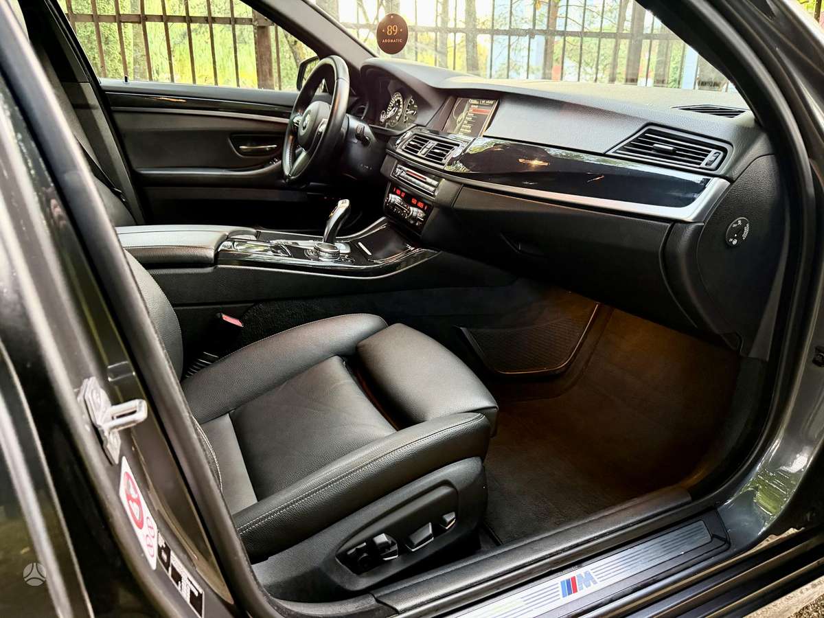 BMW 530, universalas