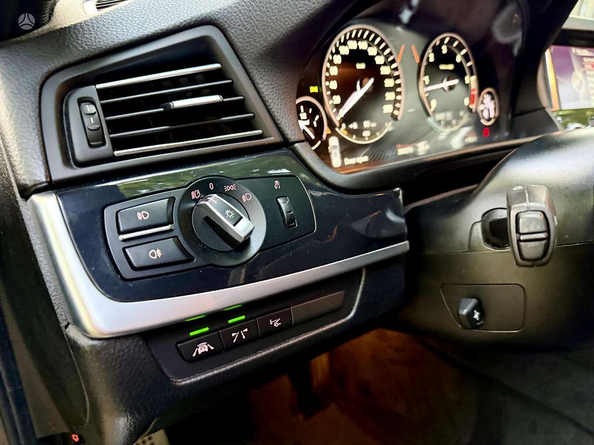 BMW 530, universalas